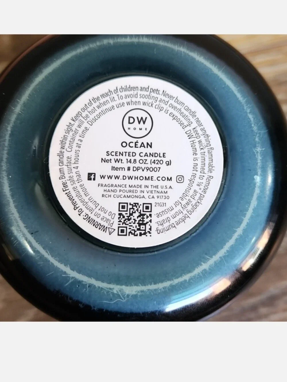 DW Home Ocean Scented Candle Water Lilies Roses Jasmine Ambered Musk
